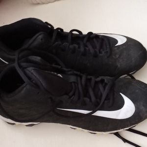 Baseball cleats
